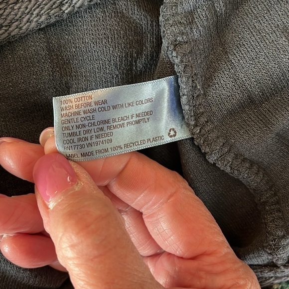 NWT Universal Thread Women’s Charcoal Gray Sleeveless Top Size Medium - Picture 9 of 9